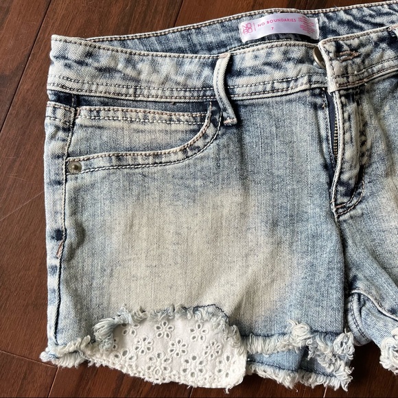 No Boundaries Jean Shorts - Picture 3 of 4